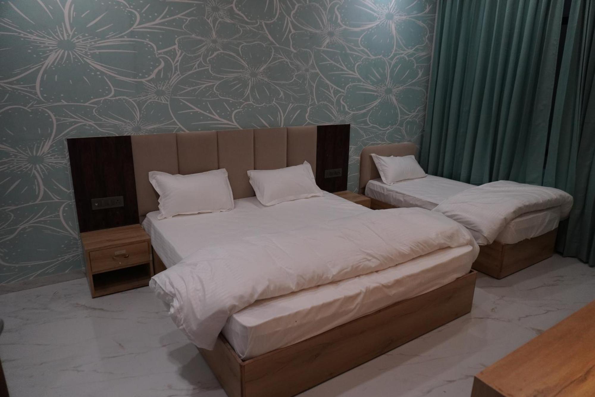 Hotel Heera Palace Khatu ภายนอก รูปภาพ
