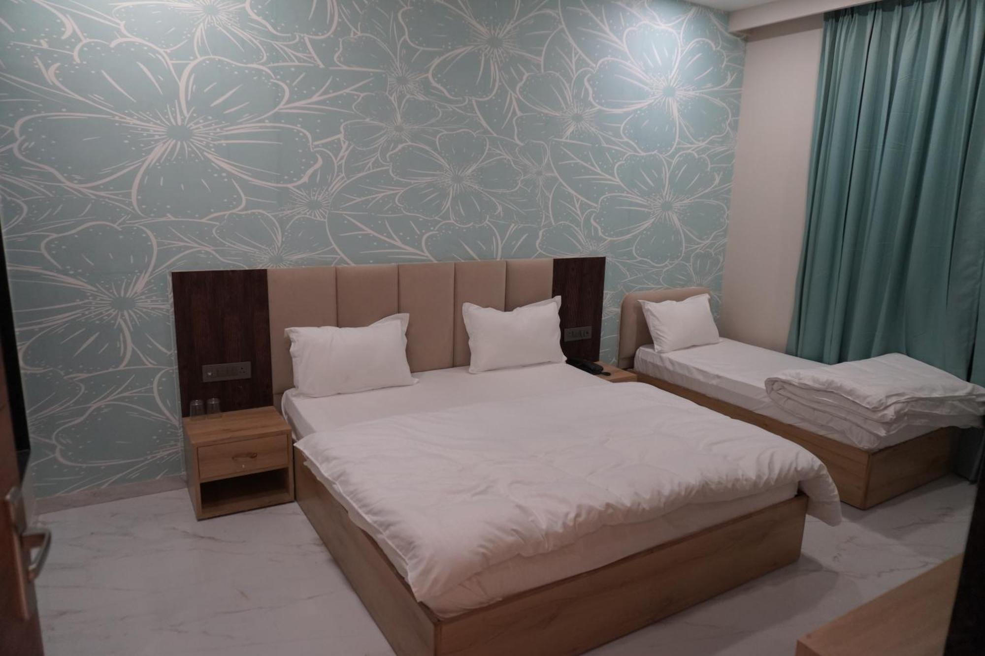Hotel Heera Palace Khatu ภายนอก รูปภาพ
