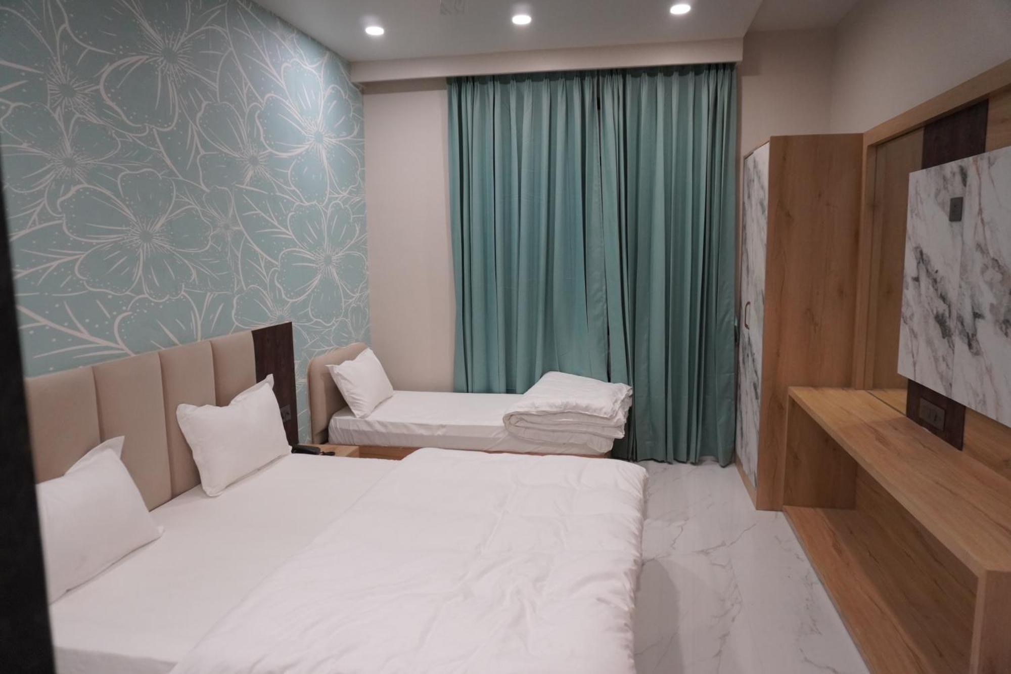 Hotel Heera Palace Khatu ภายนอก รูปภาพ
