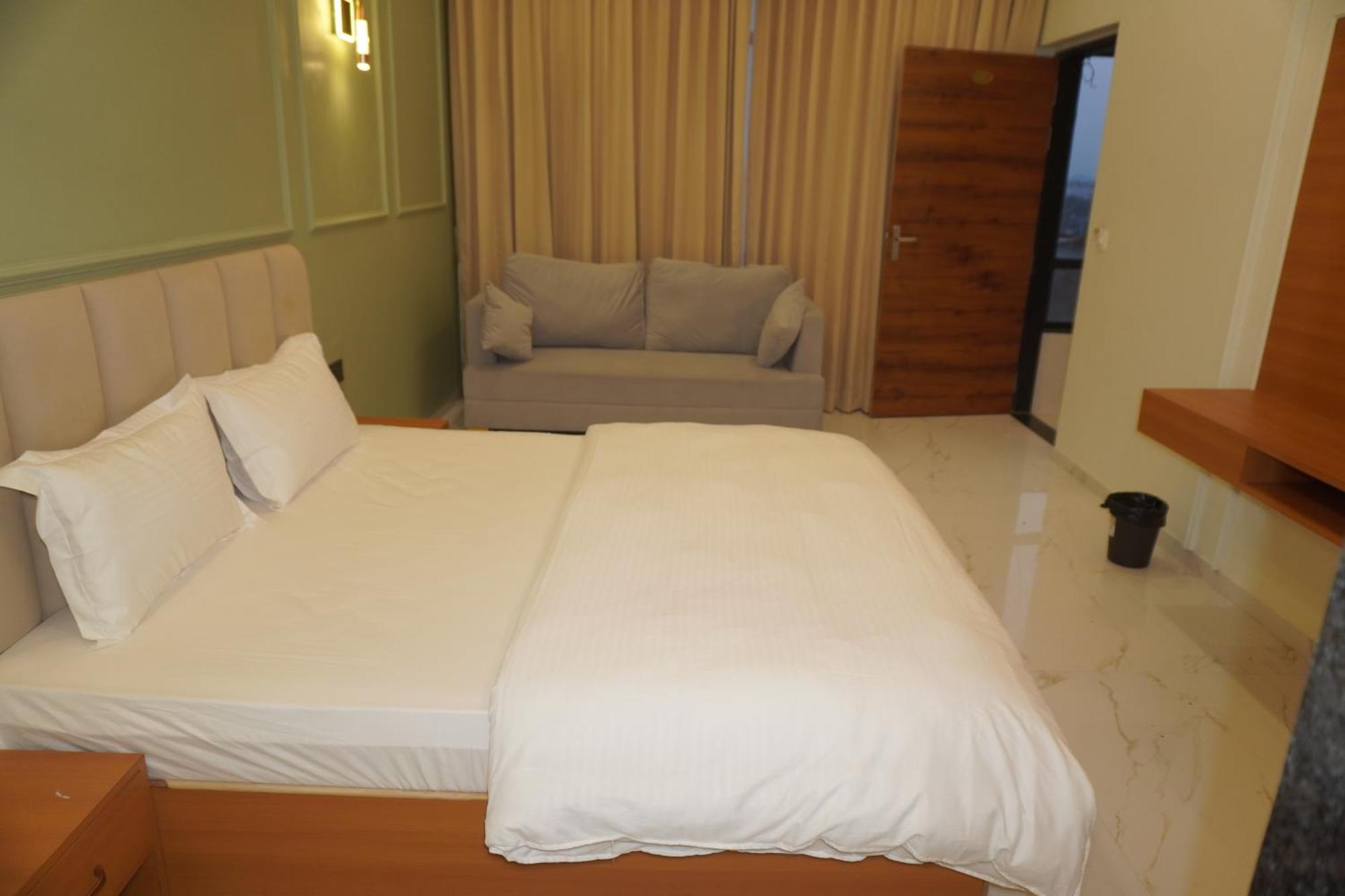 Hotel Heera Palace Khatu ภายนอก รูปภาพ