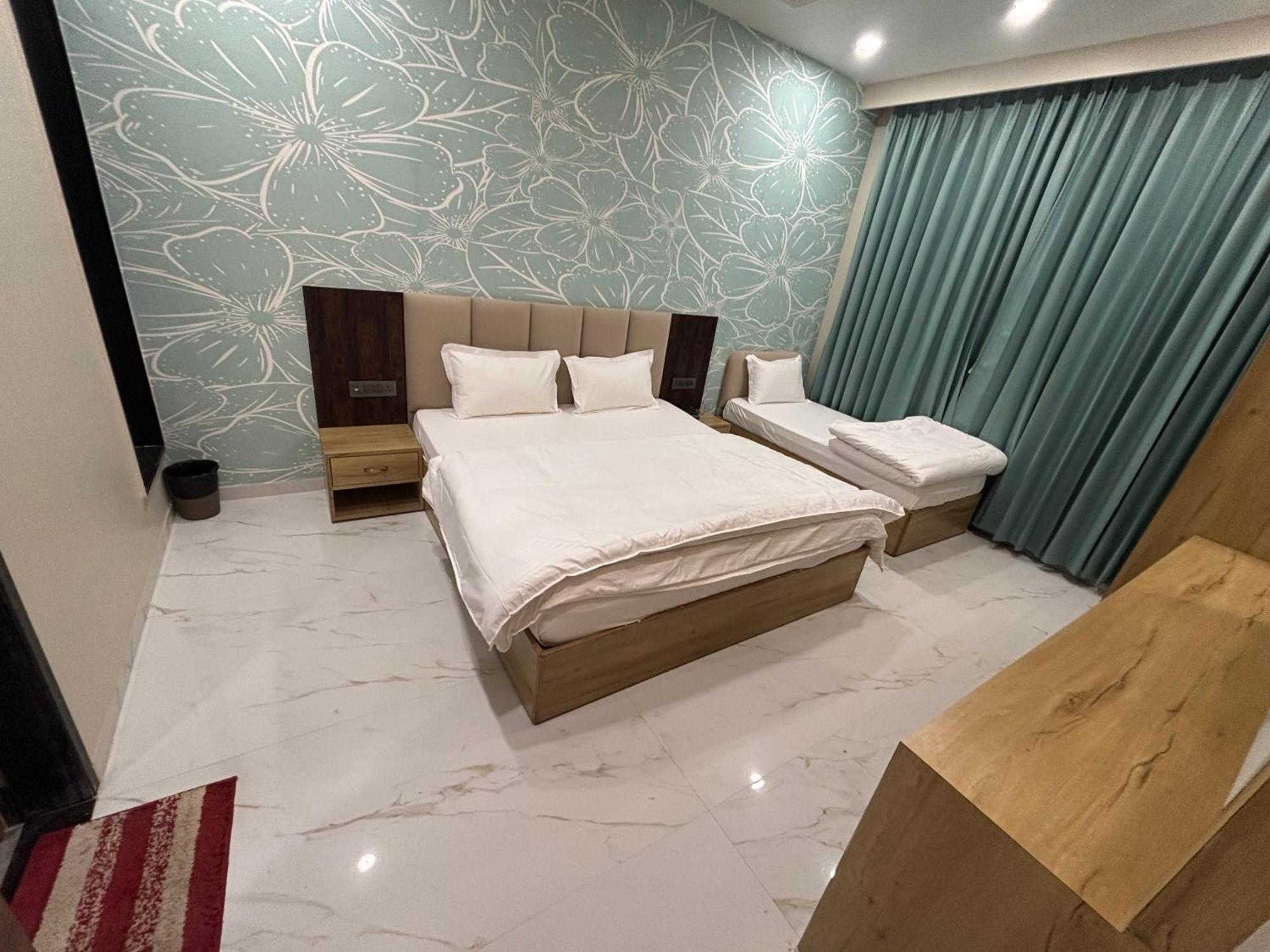 Hotel Heera Palace Khatu ภายนอก รูปภาพ