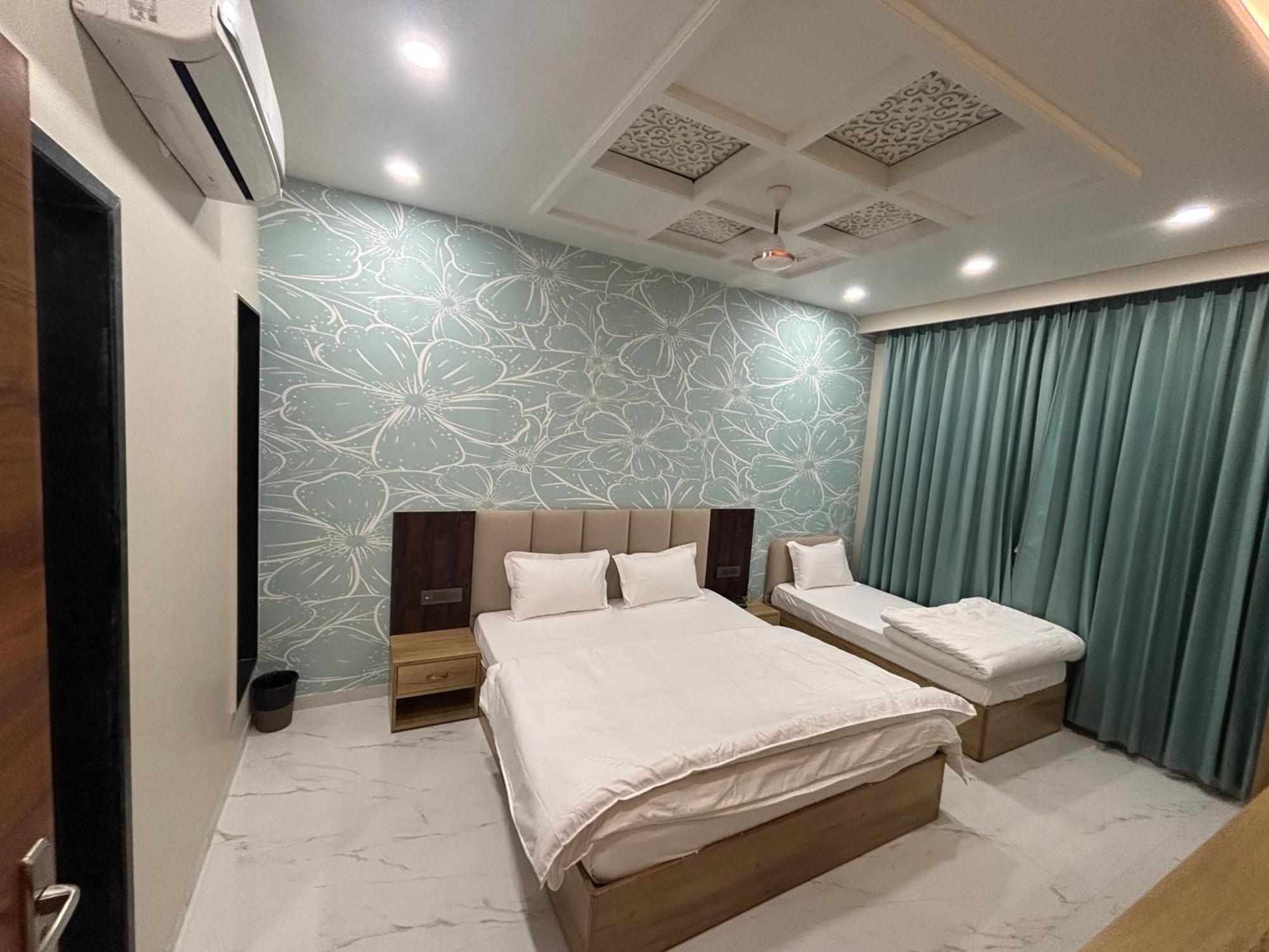 Hotel Heera Palace Khatu ภายนอก รูปภาพ